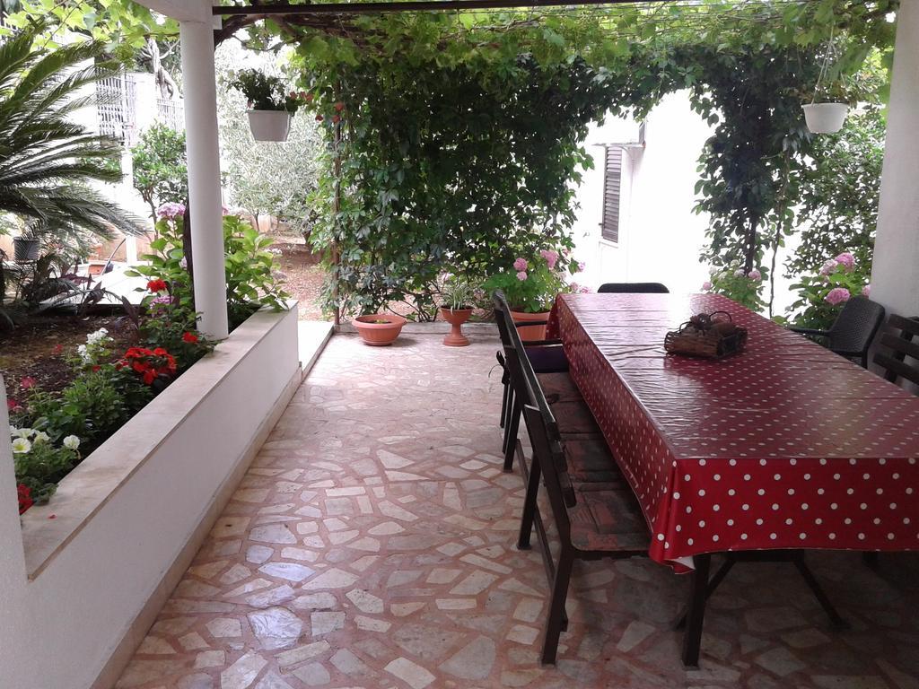 Apartments Villa Zvonimir Slatine Ruang foto