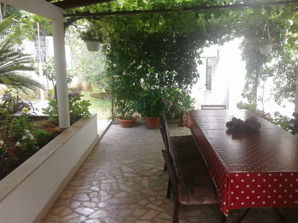 Apartments Villa Zvonimir Slatine Ruang foto