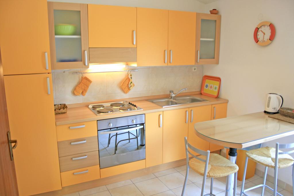 Apartments Villa Zvonimir Slatine Ruang foto