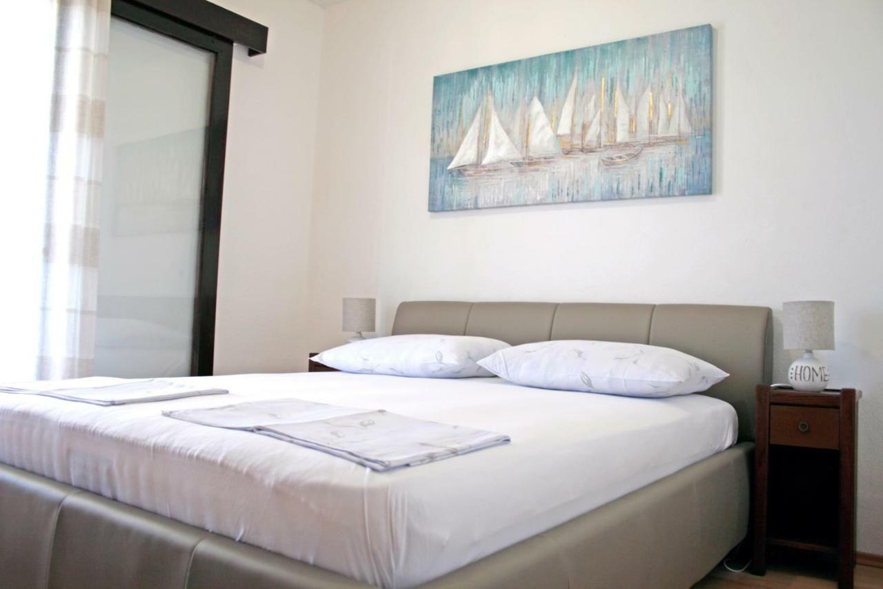 Apartments Villa Zvonimir Slatine Bagian luar foto